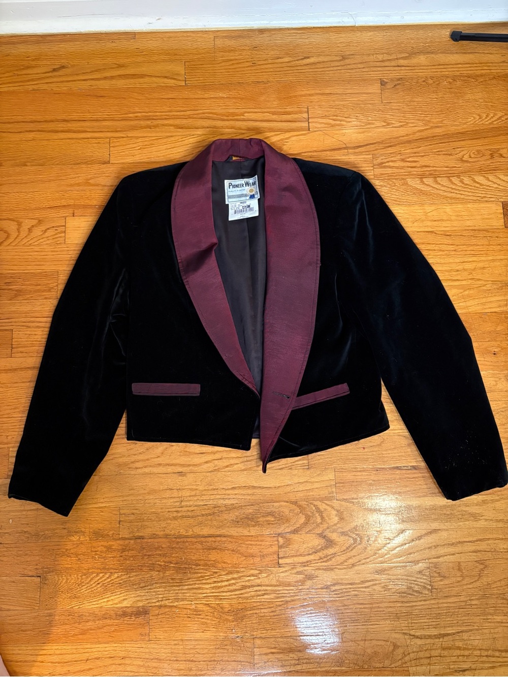 Vintage PIONEER Black Velvet Cropped Jacket with Burgundy Shawl Collar